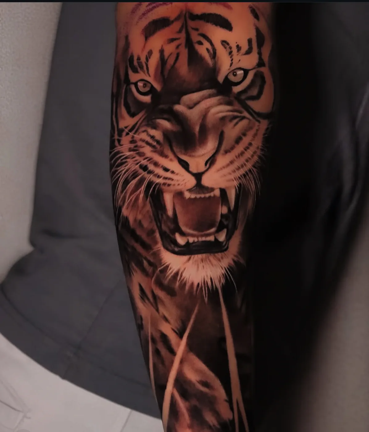 Black & Grey, Usee Tattoo