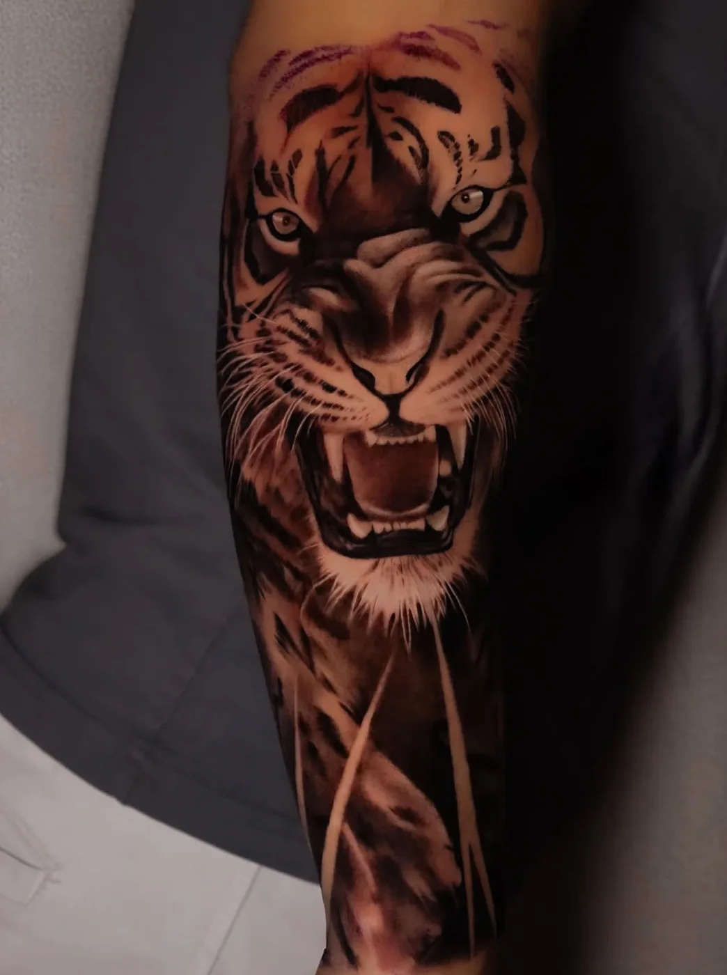 Black & Grey, Usee Tattoo