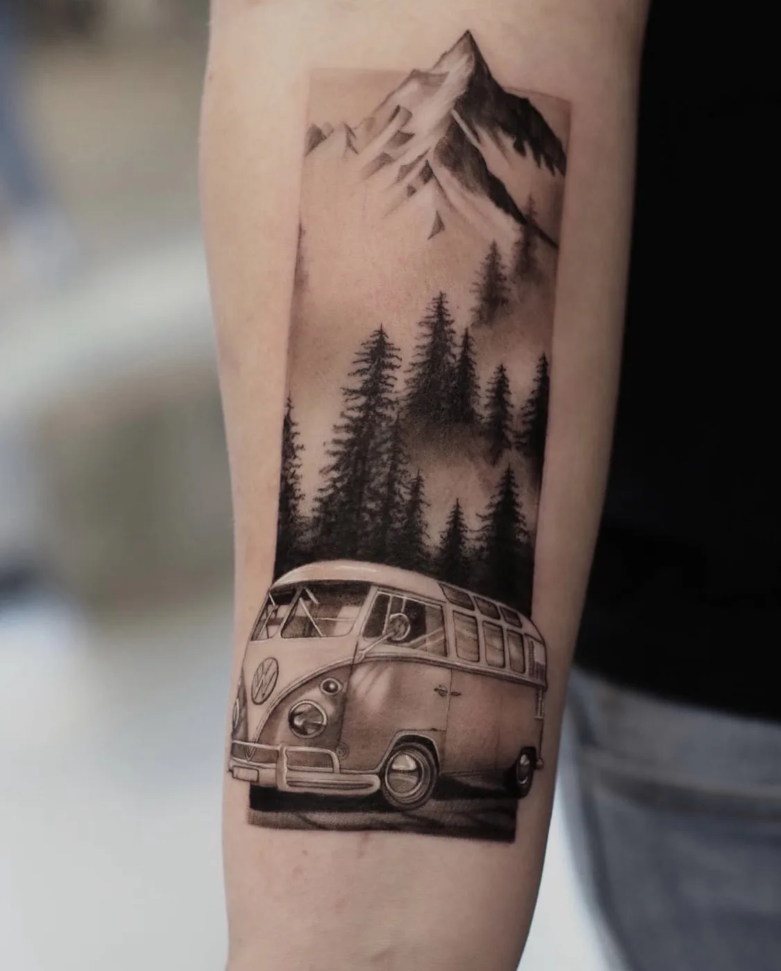 Black & Grey, Usee Tattoo