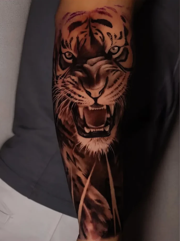 Realistic, Usee Tattoo