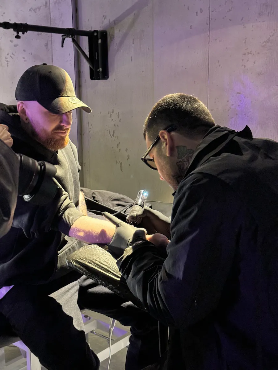 Guest artist tattooing at Usee Tattoo