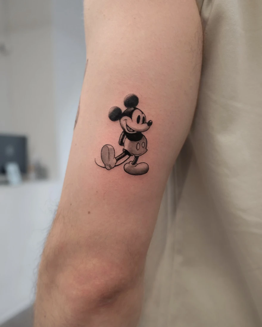 Walk-in tattoo, Usee Tattoo